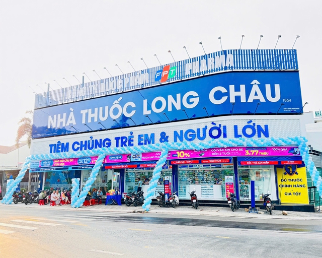 bai-viet/fpt-long-chau-tu-hao-trien-khai-mo-hinh-dai-ly-dich-vu-cong-truc-tuyen-tren-dia-ban-thanh-pho-ha-noi.html