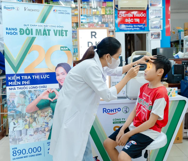 bai-viet/long-chau-va-v-rohto-tam-soat-thi-luc-mien-phi-vi-suc-khoe-doi-mat-viet.html