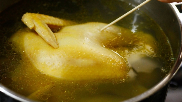 bai-viet/nuoc-luoc-ga-co-tot-khong-loi-ich-suc-khoe-va-cach-su-dung-dung.html