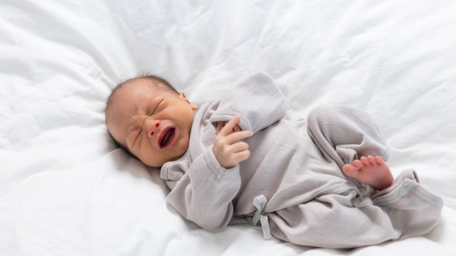 bai-viet/tre-so-sinh-bi-tao-bon-nguyen-nhan-dau-hieu-cach-dieu-tri.html