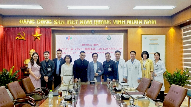 bai-viet/benh-vien-bach-mai-dao-tao-nang-cao-nang-luc-cap-cuu-cho-can-bo-y-te-long-chau.html