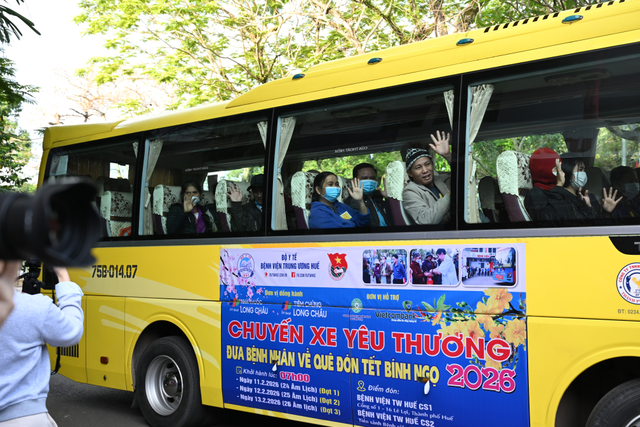 bai-viet/benh-vien-tw-hue-va-long-chau-tang-qua-dua-hang-tram-benh-nhan-ngheo-ve-que-don-tet.html