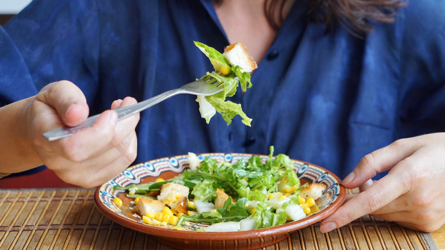 bai-viet/an-chay-co-giup-ha-huyet-ap-cau-tra-loi-co-the-khien-ban-bat-ngo.html