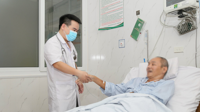 bai-viet/ha-noi-nguoi-dan-ong-51-tuoi-nga-guc-sau-khi-choi-tennis-vi-tac-mach-vanh-10009.html