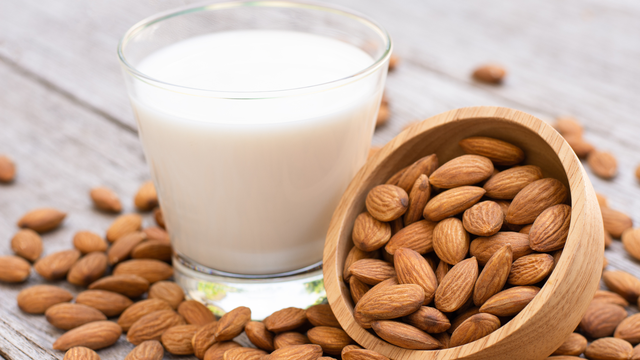 bai-viet/bi-xuat-huyet-da-day-uong-sua-gi-can-luu-y-nhung-gi-khi-su-dung.html