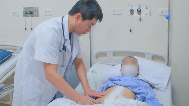 bai-viet/cap-cuu-trong-gang-tac-ca-vo-phinh-dong-mach-chu-bung-10009.html