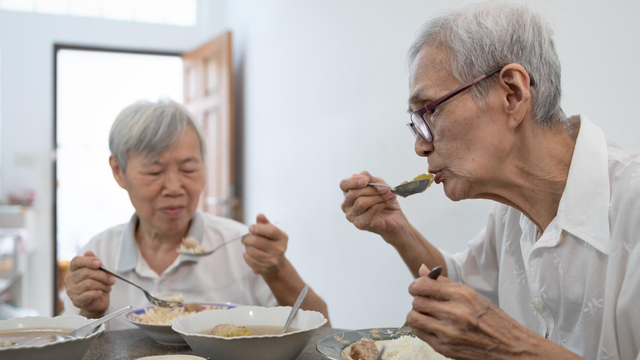 bai-viet/cho-an-nguoi-nuot-kho-sau-dot-quy-dung-tu-the-dung-cach-de-giam-nguy-co-sac.html