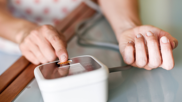 bai-viet/chon-may-do-huyet-ap-sai-thiet-bi-co-the-lam-lech-ket-qua-theo-doi-suc-khoe.html