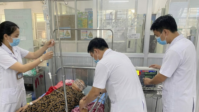 bai-viet/cuu-song-benh-nhan-73-tuoi-soc-nhiem-trung-nang-kem-nhieu-benh-nen-10009.html