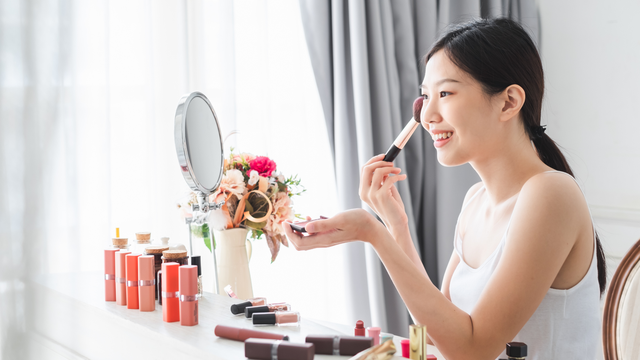 bai-viet/meo-lam-dep-va-trang-diem-trong-mua-he-nong-buc.html