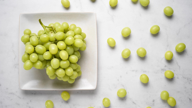 bai-viet/nho-xanh-nam-phi-giong-nho-thanh-mat-giau-chat-dinh-duong.html