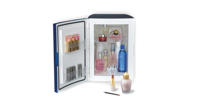 bai-viet/nuoc-hoa-de-tu-lanh-duoc-khong-dieu-gi-xay-ra-khi-de-nuoc-hoa-trong-tu-lanh.html