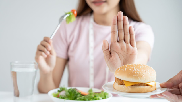 bai-viet/thuc-pham-nen-tranh-an-sai-moi-ngay-co-the-am-tham-len-tieng.html