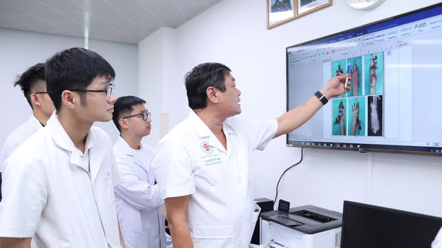 bai-viet/tu-che-phao-no-thieu-nien-15-tuoi-nhap-vien-trong-tinh-trang-dap-nat-ban-tay-10009.html