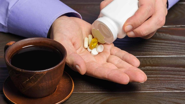 bai-viet/uong-thuoc-xong-bao-lau-duoc-uong-ca-phe.html