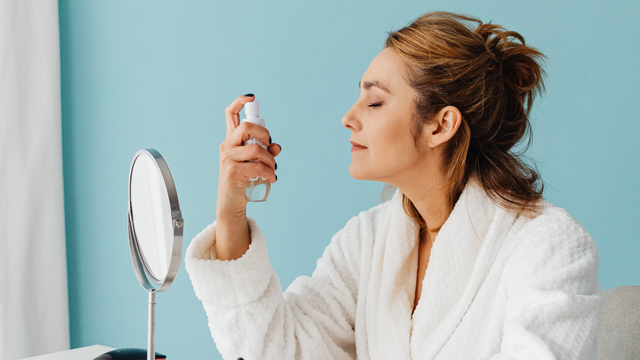 bai-viet/xit-khoa-makeup-co-tac-dung-gi-cach-lua-chon-xit-khoa-makeup-phu-hop.html