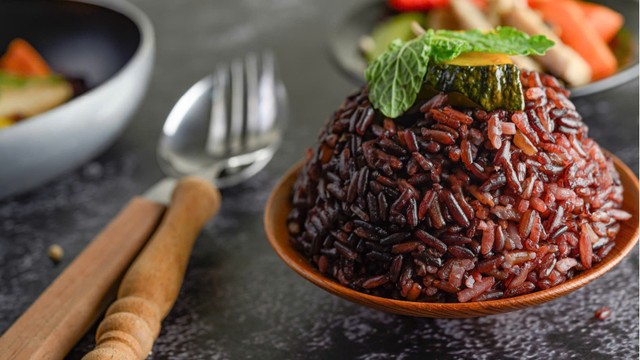 bai-viet/1-chen-com-gao-lut-bao-nhieu-calo-nhung-loi-ich-gao-lut-mang-lai-cho-suc-khoe-co-the-ban-chua-biet.html