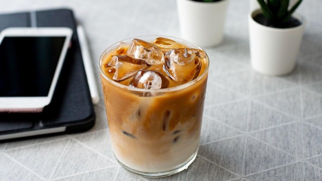 bai-viet/1-ly-ca-phe-sua-bao-nhieu-calo-uong-ca-phe-sua-co-beo-khong-69127.html