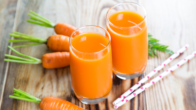 bai-viet/4-loai-nuoc-ep-nen-uong-hang-ngay-giup-kich-thich-moc-toc.html