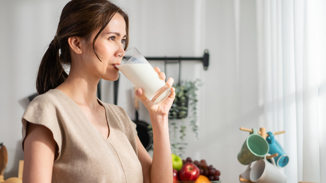 bai-viet/5-cach-giup-co-the-hap-thu-toi-da-canxi-tu-sua.html