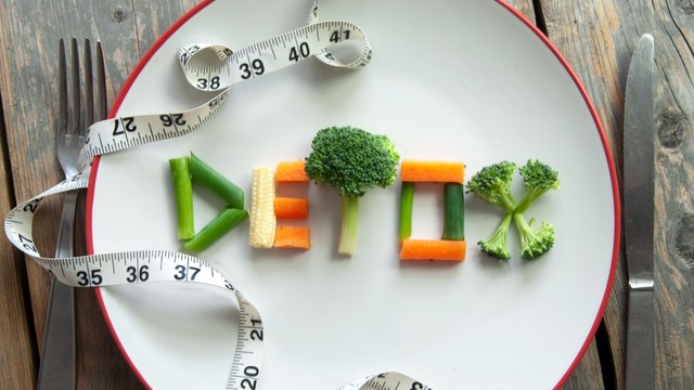 bai-viet/5-meo-detox-co-the-nhe-nhang-sau-nhung-ngay-nghi-le.html