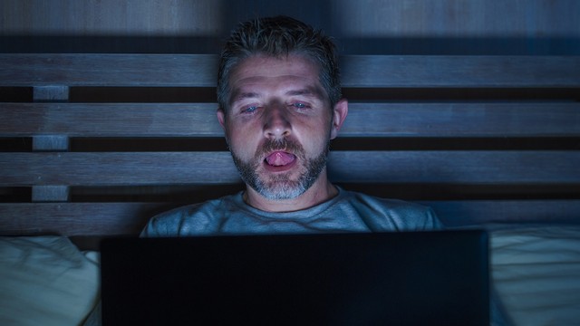 bai-viet/5-tac-hai-cua-viec-nghien-phim-nguoi-lon-ma-ban-nen-biet-60209.html