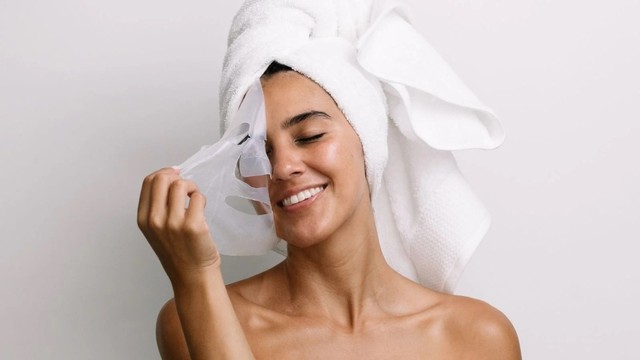 bai-viet/5-thoi-quen-dap-mat-na-vua-phi-tien-vua-gay-hai-cho-lan-da.html