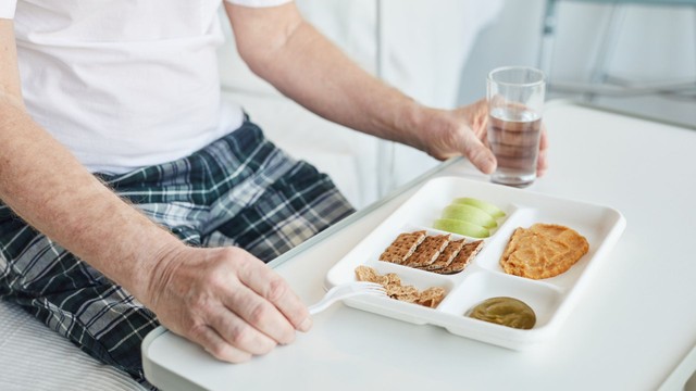 5 thực phẩm người rối loạn tuyến giáp nên tránh