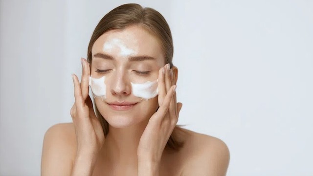 bai-viet/6-buoc-dung-sua-rua-mat-dung-cach.html