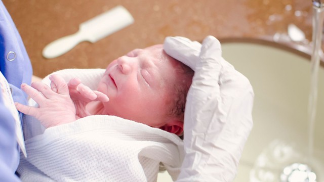 bai-viet/tong-hop-7-bien-chung-bom-surfactant-khi-dieu-tri-suy-ho-hap-o-tre-so-sinh.html