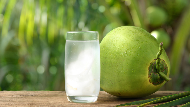 bai-viet/7-loi-ich-cua-viec-uong-nuoc-dua-tuoi-buoi-sang.html