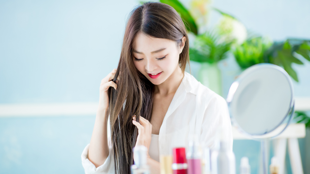 bai-viet/7-meo-khac-phuc-tinh-trang-toc-bet-vao-mua-dong.html