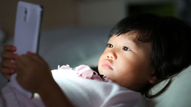 bai-viet/7-tac-hai-cua-su-dung-dien-thoai-thong-minh-den-su-phat-trien-cua-tre-55769.html