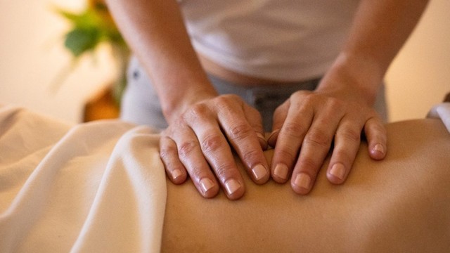 bai-viet/bam-huyet-chua-liet-duong-co-mang-lai-hieu-qua-khong-1.html