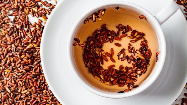 bai-viet/ba-bau-uong-tra-gao-lut-dau-den-duoc-khong-cach-su-dung-an-toan-can-biet.html