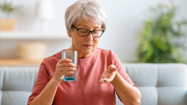 bai-viet/vitamin-tong-hop-cho-nguoi-gia-mang-lai-loi-ich-suc-khoe-gi-goi-y-san-pham-vitamin-tong-hop-cho-nguoi-gia.html