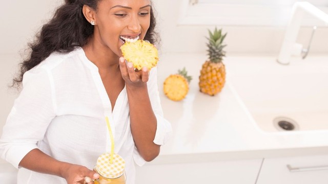 bai-viet/an-dua-co-noi-mun-khong-cach-an-dua-tot-nhat-cho-suc-khoe.html