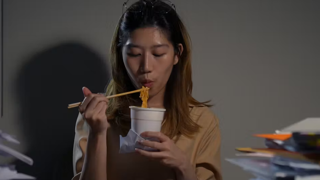 bai-viet/an-khuya-co-map-khong-4-loai-thuc-pham-co-the-an-vao-buoi-toi.html