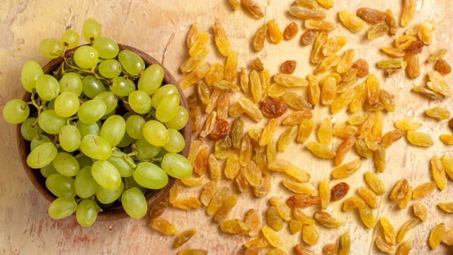 bai-viet/an-nho-kho-co-tac-dung-gi-cach-an-nho-kho-tot-cho-suc-khoe.html