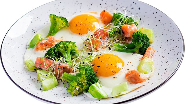 Ăn sáng cùng trứng và rau: Thói quen hỗ trợ giảm mỡ bụng hiệu quả