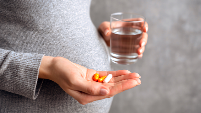 bai-viet/ba-bau-bi-covid-uong-thuoc-gi-luu-y-khi-su-dung-thuoc-cho-ba-bau.html