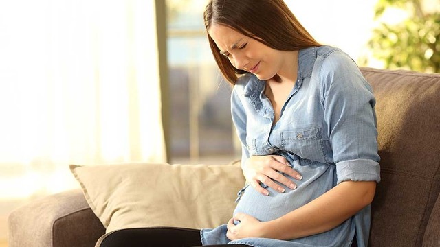 bai-viet/ba-bau-bi-dau-bung-tren-tung-con-nguyen-nhan-va-cach-xu-ly-hieu-qua.html