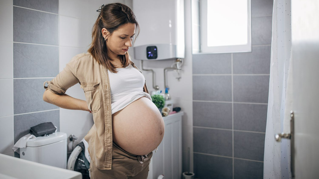 bai-viet/ba-bau-ngoi-xom-di-ve-sinh-co-sao-khong-ngoi-nhu-the-nao-cho-an-toan.html