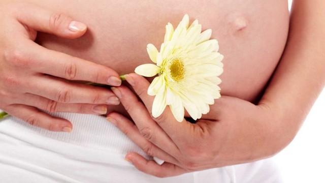 bai-viet/giai-dap-ba-bau-rua-vung-kin-bang-nuoc-muoi-sinh-ly-duoc-khong.html