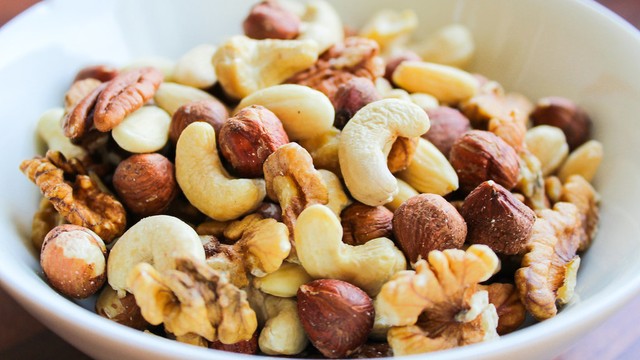 bai-viet/an-cac-loai-hat-thay-com-co-nen-khong-cach-dua-cac-loai-hat-vao-bua-an-hop-ly.html