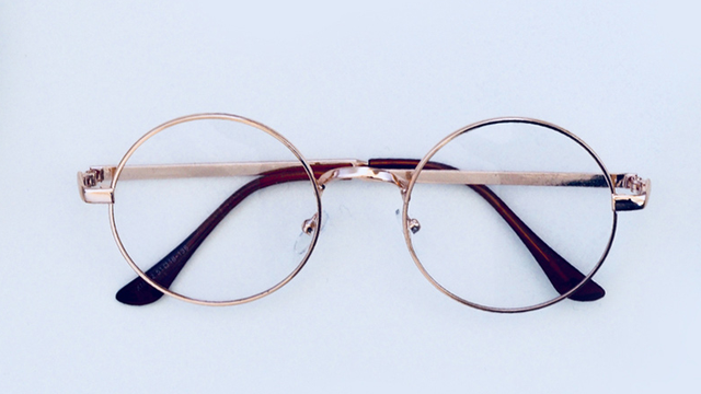 bai-viet/gong-kinh-titanium-la-gi-cach-nhan-biet-gong-kinh-titanium-nhu-the-nao.html