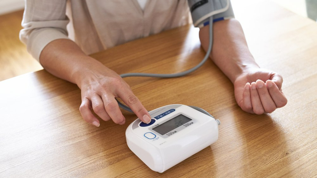 bai-viet/ban-da-biet-cach-do-huyet-ap-tai-nha-chuan-xac-chua.html