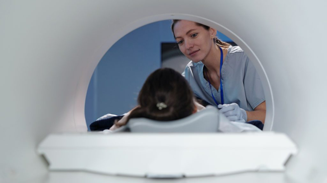 bai-viet/ban-da-biet-chup-mri-va-ct-cai-nao-tot-hon-hay-chua.html