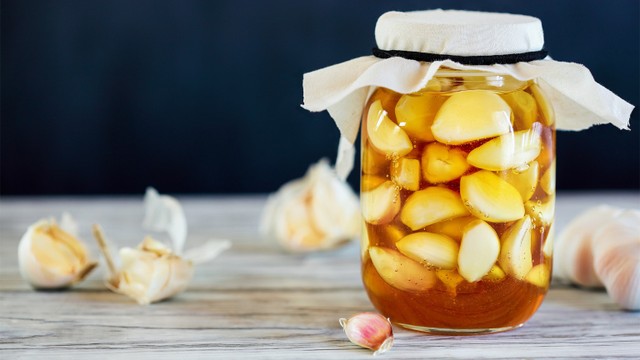 bai-viet/bat-mi-cach-lam-toi-ngam-mat-ong-cho-be-nang-cao-suc-khoe.html