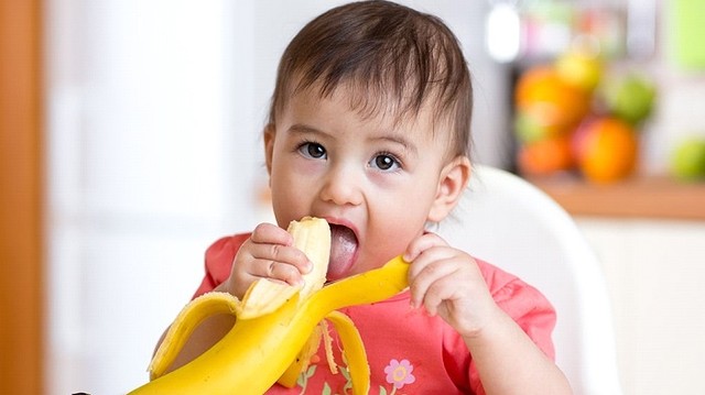 bai-viet/be-6-thang-an-chuoi-duoc-khong.html